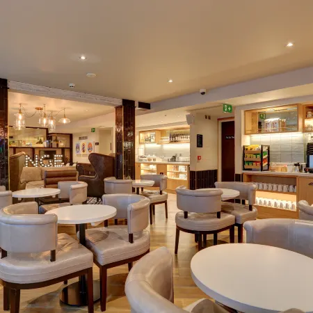 hub by Premier Inn London Goodge Street Hotel Отели рядом с достопримечательностью «Больница Грэйт Ормонд стрит»