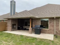 Cozy Home in NW OKC with 3 King Beds!! 16 miles from Downtown and Pet Friendly!