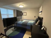 The Bangor D.C., Cozy Basement Apartment w/Kitchen Отели в г. 