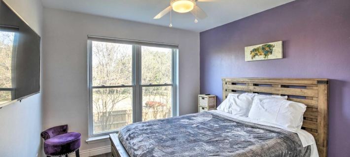 Justin Richardson Home w/ Outdoor Oasis & Movie Room Hoteles en Richardson