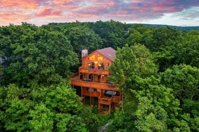 Amazing Views from 3 Decks! Hot Tub - Pool Table - Games - Grill - Gazebo - Wifi Hotels near Humpback Rocks