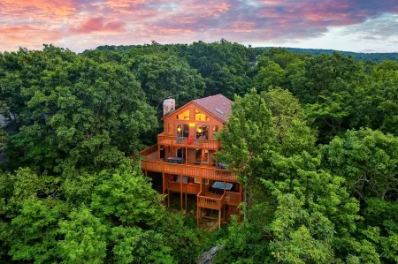 Amazing Views from 3 Decks! Hot Tub - Pool Table - Games - Grill - Gazebo - Wifi