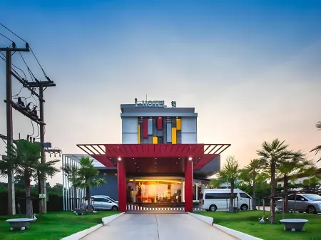 I Hotel Khonkaen Отели рядом с достопримечательностью «Faculty of Humanities and Social Science Khon Kaen University»
