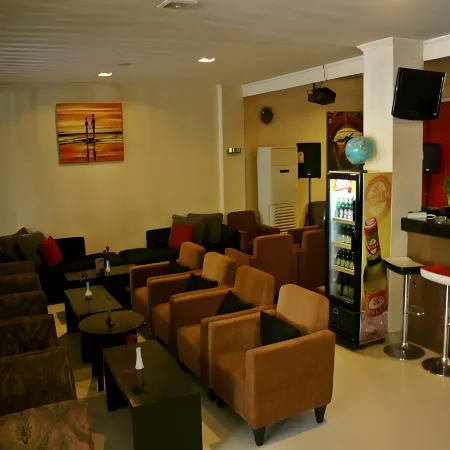 Royal Mamberamo Hotel Отели в г. Соронг