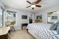 FABULOUS 5 BR/6BA ALL ENSUITE, GAMEROOM, MURAL, ART,SALTWATER POOL SPA, LOCATION