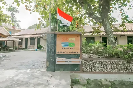 RedDoorz @ Pantai Pelabuhan Ratu 2 Отели в г. Cikakak