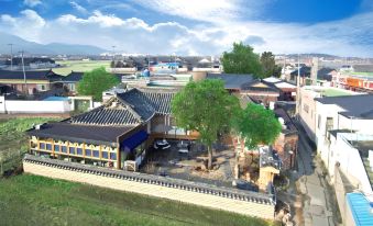 Gyeongju Hanokstay Hangbokhanzip