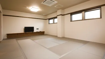 Yakko Ryokan Отели рядом со станцией JR Koshienguchi station