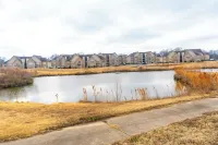 Spacious 5-bedroom house with WiFi, AC and parking in peaceful Southaven. Hotel a Southaven