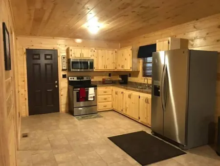 4BR 2 Bath w/ hot tub and game room. Within 10 mins of Harlan & Cumberland.