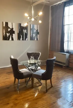 Downtown Spacious Industrial420 Friendly Loft Apt with Free Parking. No Parties Отели рядом с достопримечательностью «Mexicantown»