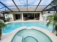 “La Casa Bella” - Your Home away from Home!PERFECT FOR SNOWBIRDS AND FAMILIES