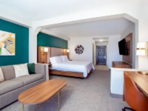 Holiday Inn & Suites 代託納比奇上的海洋 代託納海灘酒店