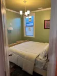 “Lovely” Bungalow near downtown Quincy!