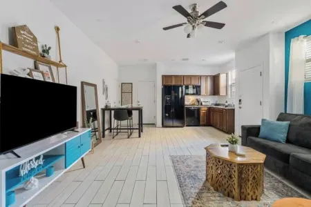 Private Entry Guest Suite by AZ Athletic Grounds - 1 BD + 1 BA - Sleeps 4 Отели рядом с Аэропорт Феникс-Меса Гейтвей