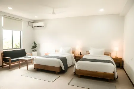 THE HIMBS HOTEL Отели в г. Димапер