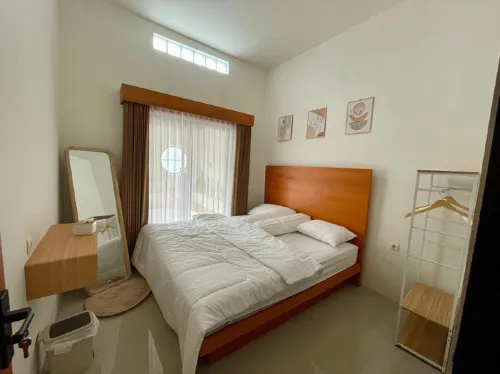 KL House Hotels in Mojotengah