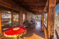 Location location!!!!Beautiful Log Cabin Retreat in the Aska Adventure Area.