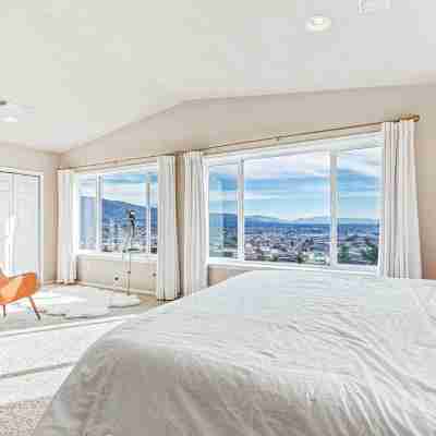 Bird’s Eye View: Spacious Home w/ Hot Tub, King Beds & Gorgeous Views Rooms