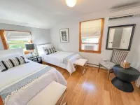COZY 3 BR/2 BA CAPE COD IN QUIET NEIGHBORHOOD. CLOSE TO OB CENTER AND LAGOON.