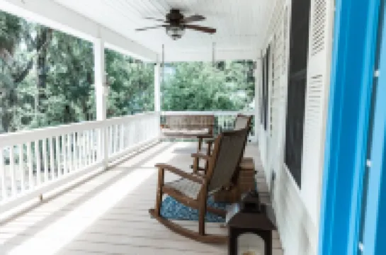 Exceptional 4 Bedroom Coastal Cottage with Heated Pool Access, Walk to the Beach