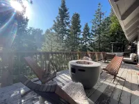 Cozy 4-bedroom lakefront house in nestled in the trees in Lake Arrowhead!