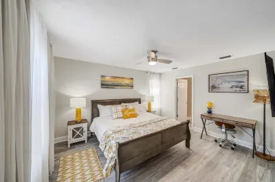 Welcome to the newly updated 2 bedrooms 2 bath vacation rental home Hotels near Lyndell Centre