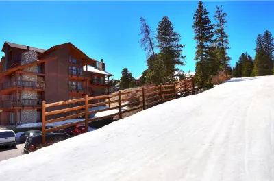 Ultimate Group Getaway with Hot Tubs, Trails & BBQ