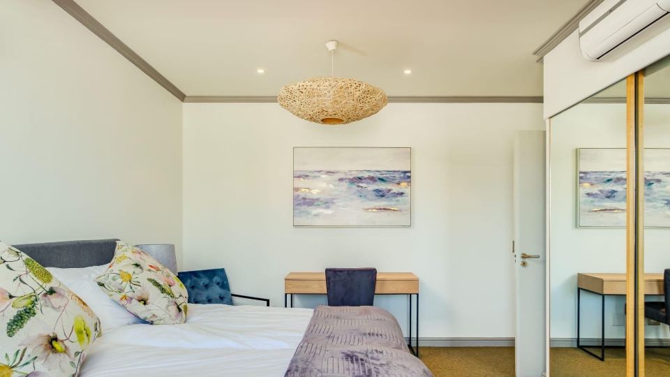 Contemporary Apartment Close to the Radisson Majolica