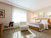 Hotel Sterling Garni Hotels near فوشتوفاز