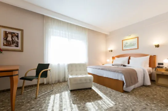 Hotel Sterling Garni Hotels near Red Star Stadium