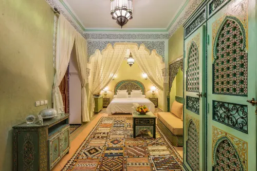 Riad Tahyra - 4 Yıldız