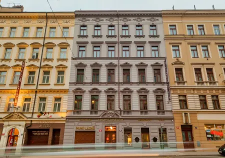 Vinohradsky Dum Residence Отели рядом с достопримечательностью «Opatov - Art library»