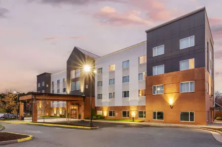 Country Inn & Suites by Radisson, Charlottesville-UVA, VA Отели рядом с достопримечательностью «The Corner»