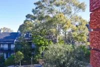Sun-Drenched 1 Bed Studio Apartment in Newtown Hotels near Funky Monkey cafe at Newtown