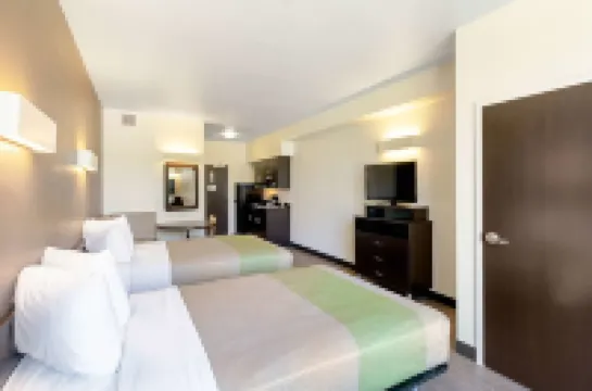 Studio 6 Austin, TX - Airport