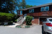 Cheerful & Beautiful 3-Bedroom Ranch Hotels in Freeport