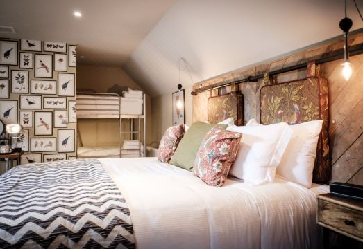 5. 더 퀸스 헤드 ..