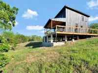 Brand New! Lofted Lookout - gorgeous views near Turner Falls Hoteles en Condado de Murray