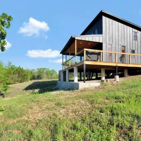 Brand New! Lofted Lookout - gorgeous views near Turner Falls