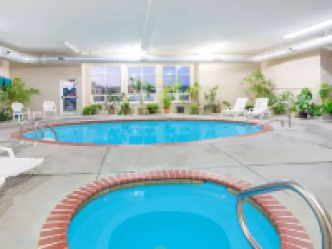 Super 8 by Wyndham Iola KS Hotels in Iola