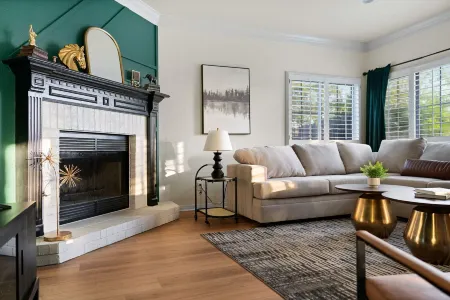 The Mad Hatter - Heated Pool Gameroom & More