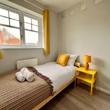 Spacious 4 Bed House with parking in Wolverhampton