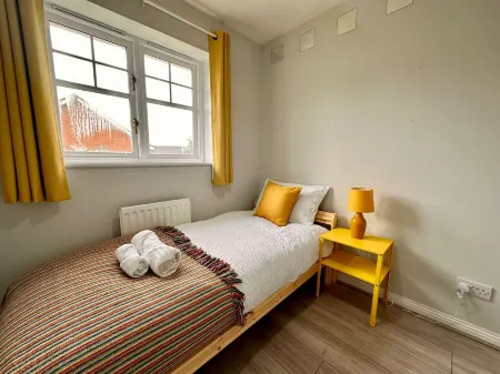 Spacious 4 Bed House with parking in Wolverhampton Отели рядом с достопримечательностью «Университет Уольверхэмптон»