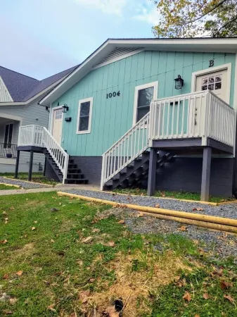 Renovated 2 Bed Walltown Home Walk To Duke! A Отели рядом с достопримечательностью «Университет Дьюк»