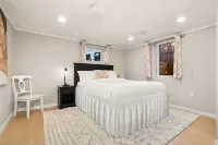 CSU 하이드어웨이 킹 베드룸, 백야드 오아시스, 전기차 충전기