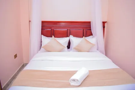 Carla Premier Hotel Отели в г. Кисуму