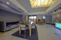 Holiday Inn Express & Suites Santa Clara - Silicon Valley