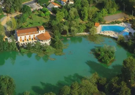 Hôtel Etang des Reynats Отели в г. Марсак-Сюр-Л'Иль