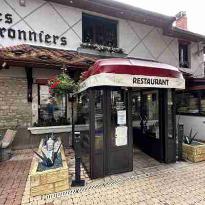 Les Marronniers d'Arc Hotel Exterior
